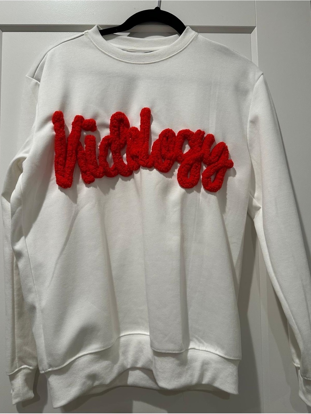 Vango Kidology Women’s Chenille Script Sweatshirt White Red Size S New With Tags